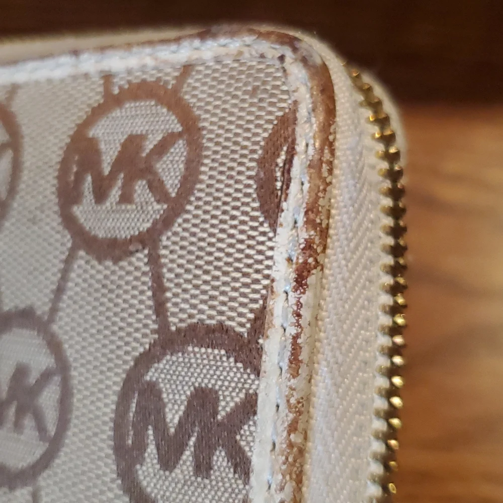 Michael Kors Wallet - Picture 9 of 9